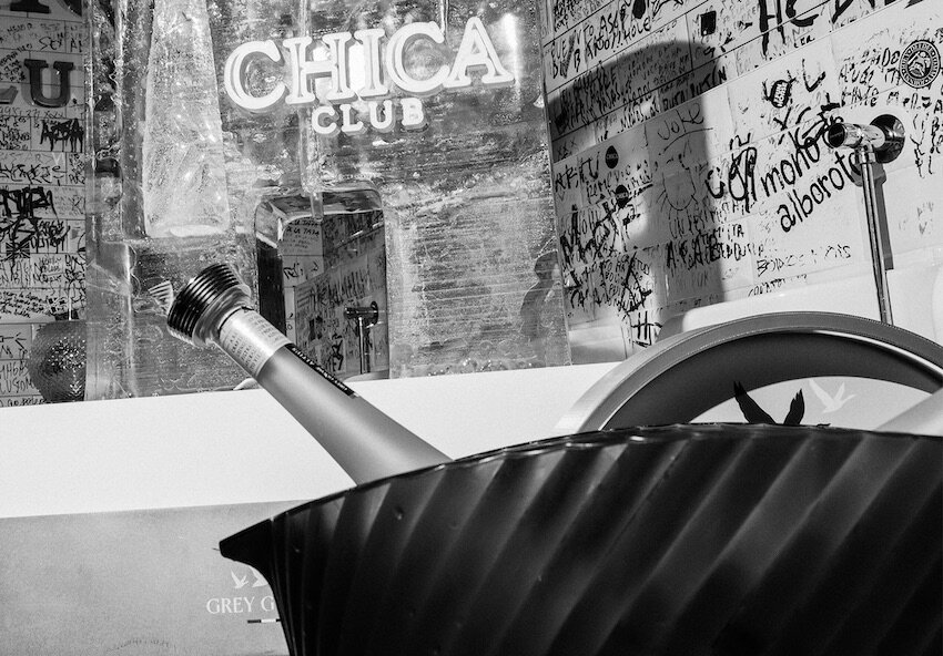chica club table reservation