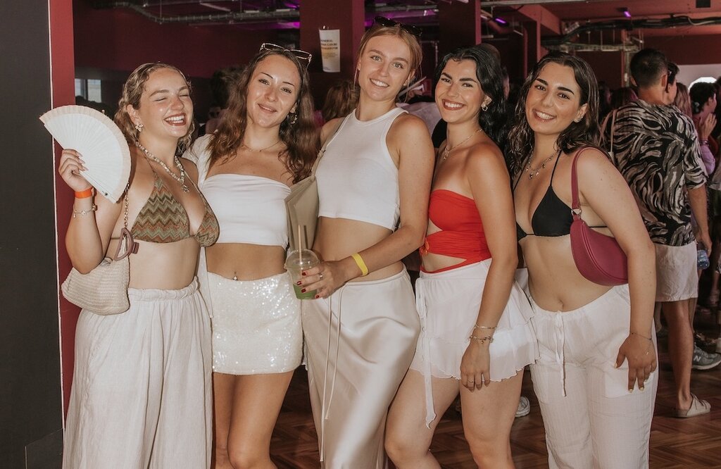 sea sea barcelona dress code