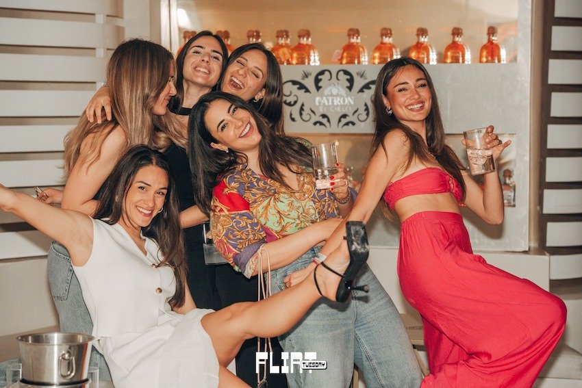 opening times barcelona clubs